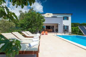 Ferienhaus mit Privatpool für 8 Personen ca 200 qm in Medulin, Istrien Südküste von Istrien